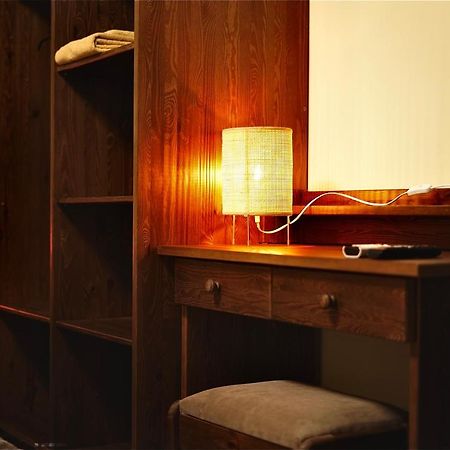 Bacchus Pub Es Panzio Bed & Breakfast ดูนาฮาราสติ ภายนอก รูปภาพ